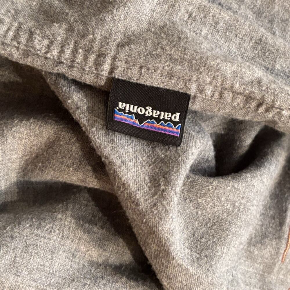 Patagonia Organic Cotton Long Sleeve Gray Button Down Men's Medium - Picture 5 of 7